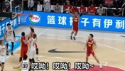 无奈！中国男篮连续进攻不中，三杨解说不断&ldquo;哎呦&rdquo;